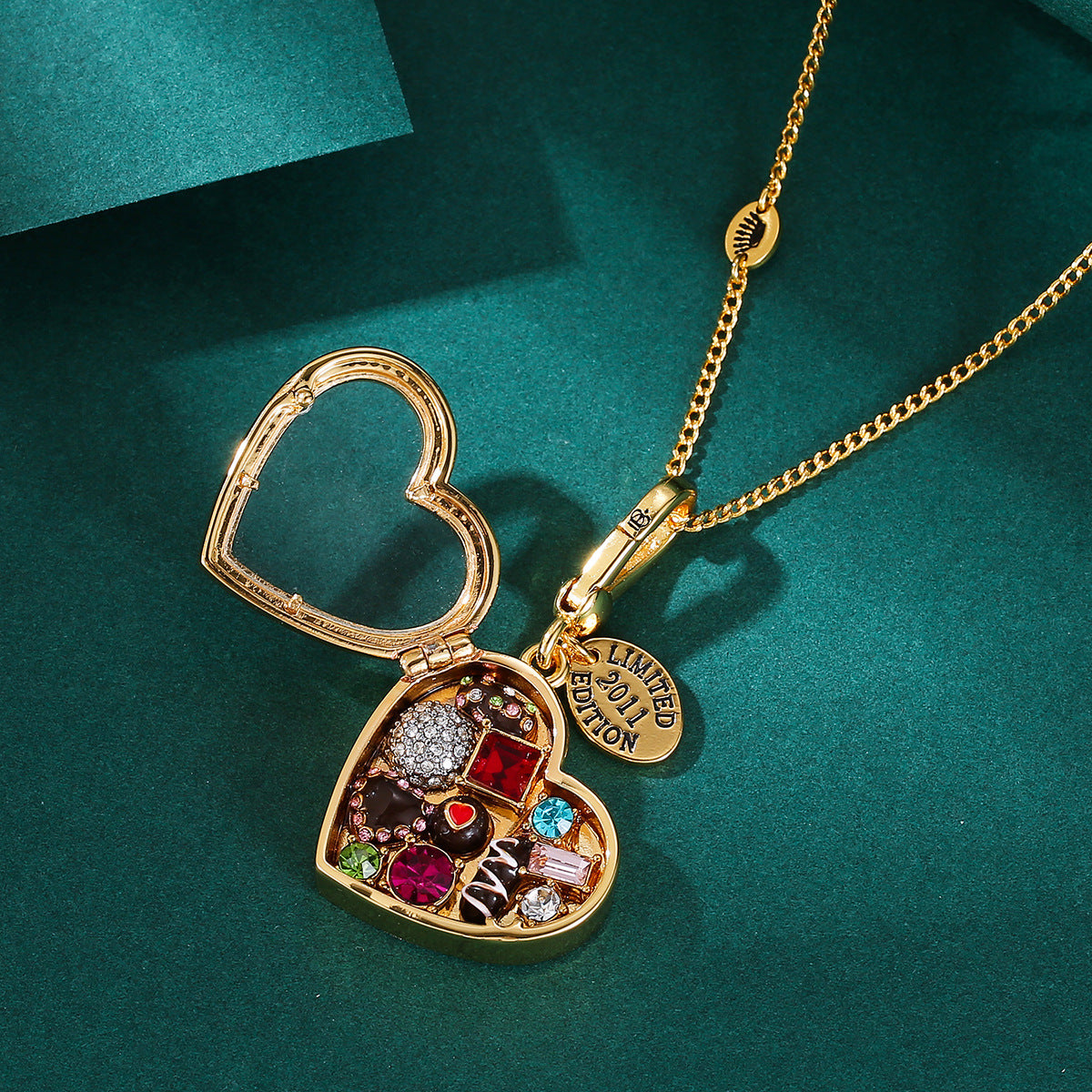 Enamel glazed chocolate gemstone transparent heart-shaped box with an openable pendant and box