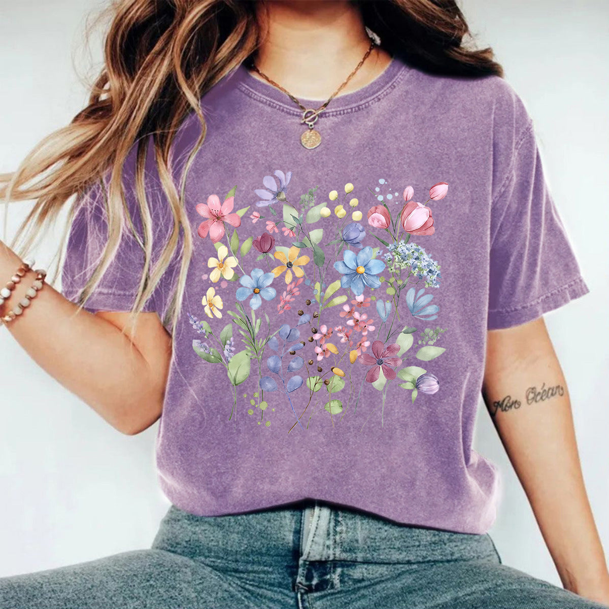 Wash and make old T-shirts with floral patterns