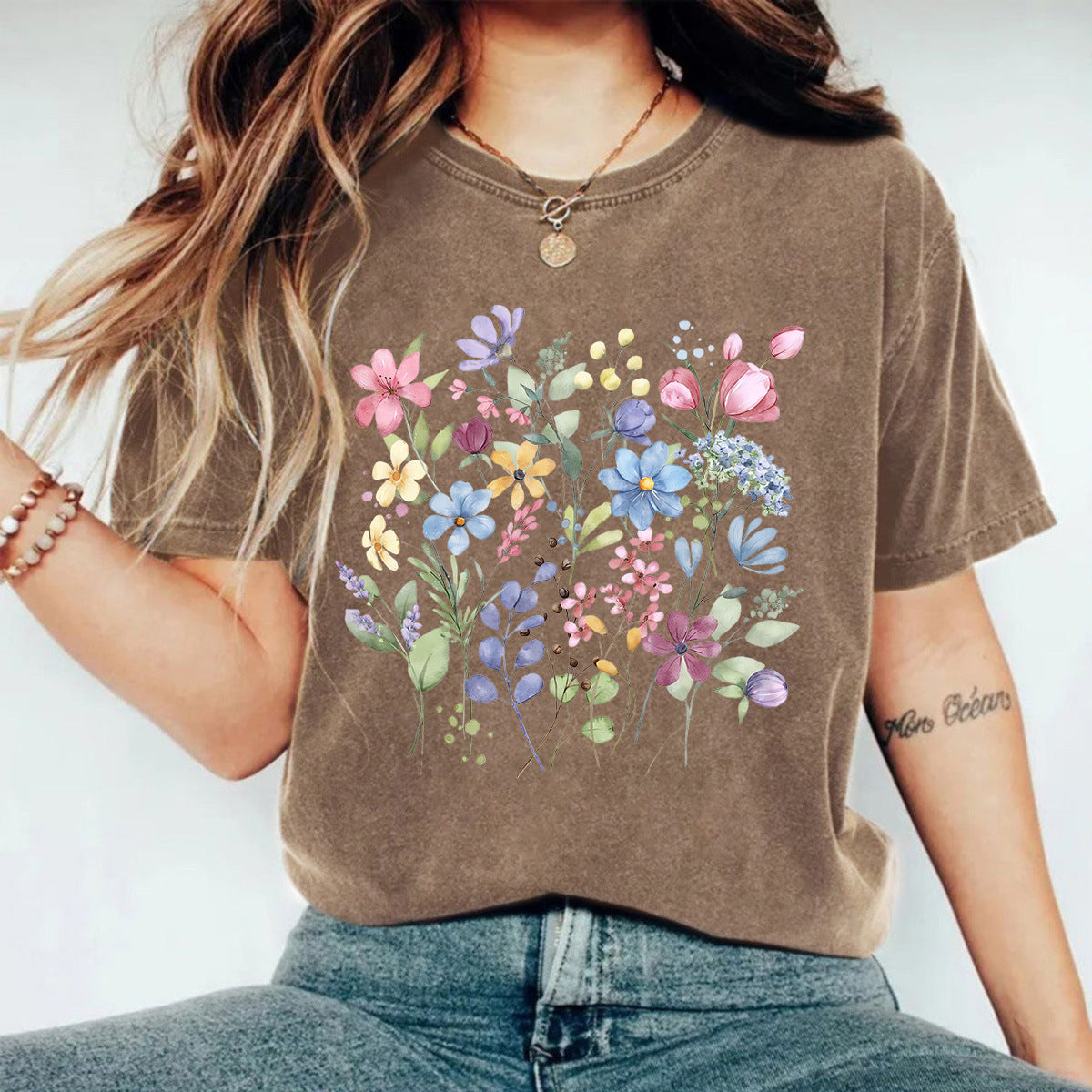 Wash and make old T-shirts with floral patterns