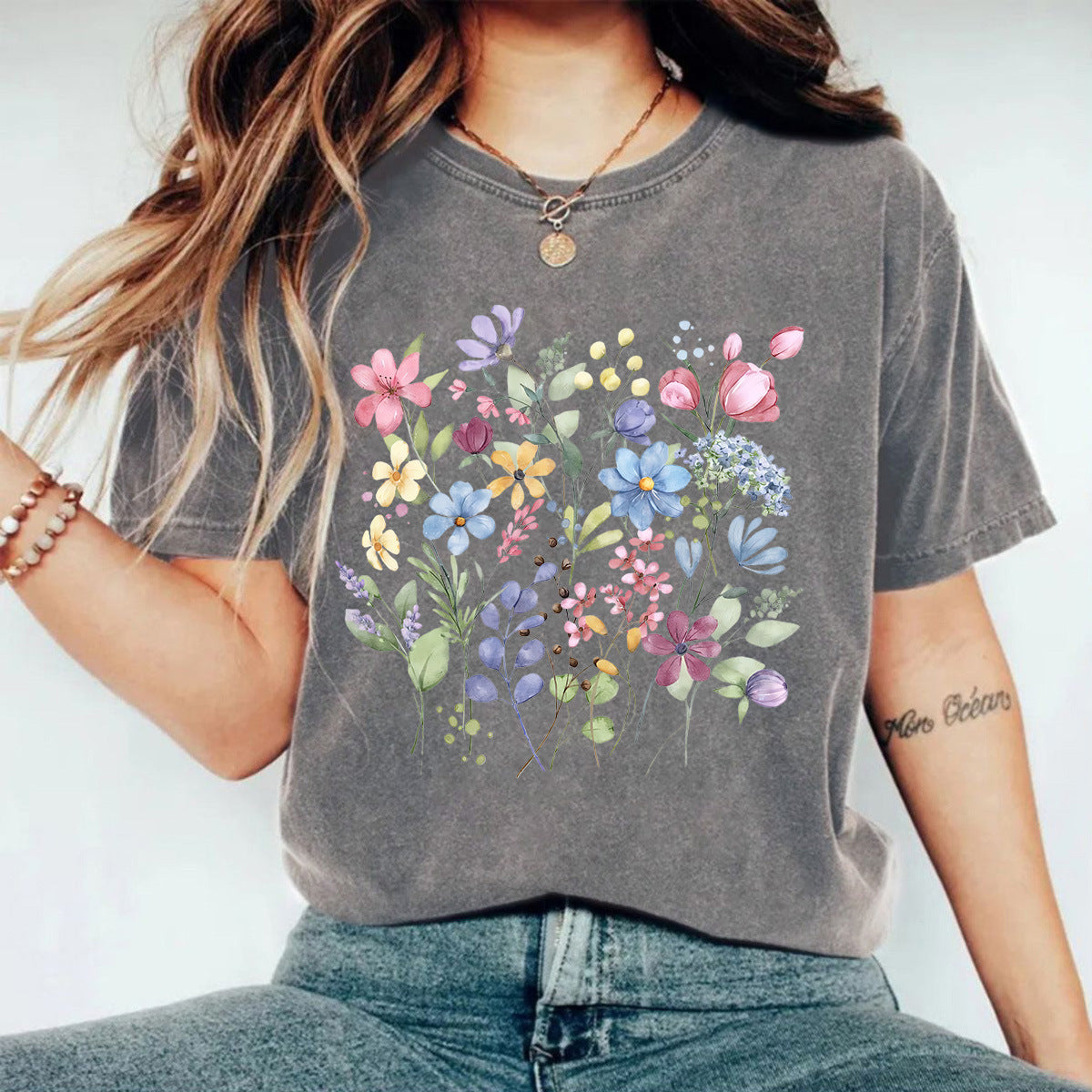 Wash and make old T-shirts with floral patterns