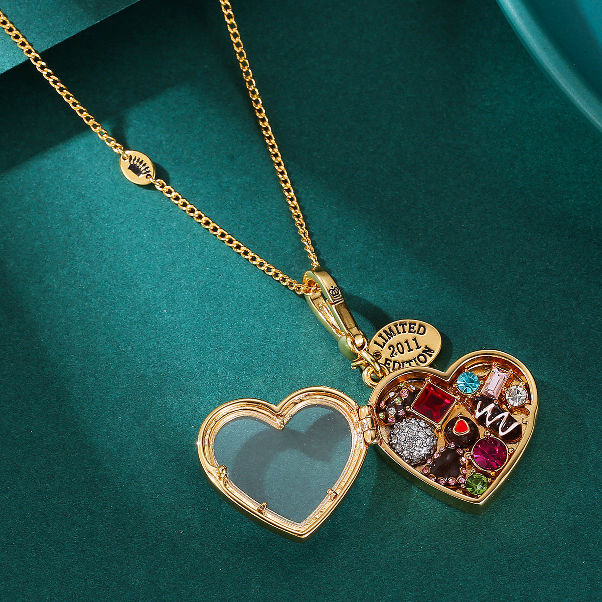 Enamel glazed chocolate gemstone transparent heart-shaped box with an openable pendant and box
