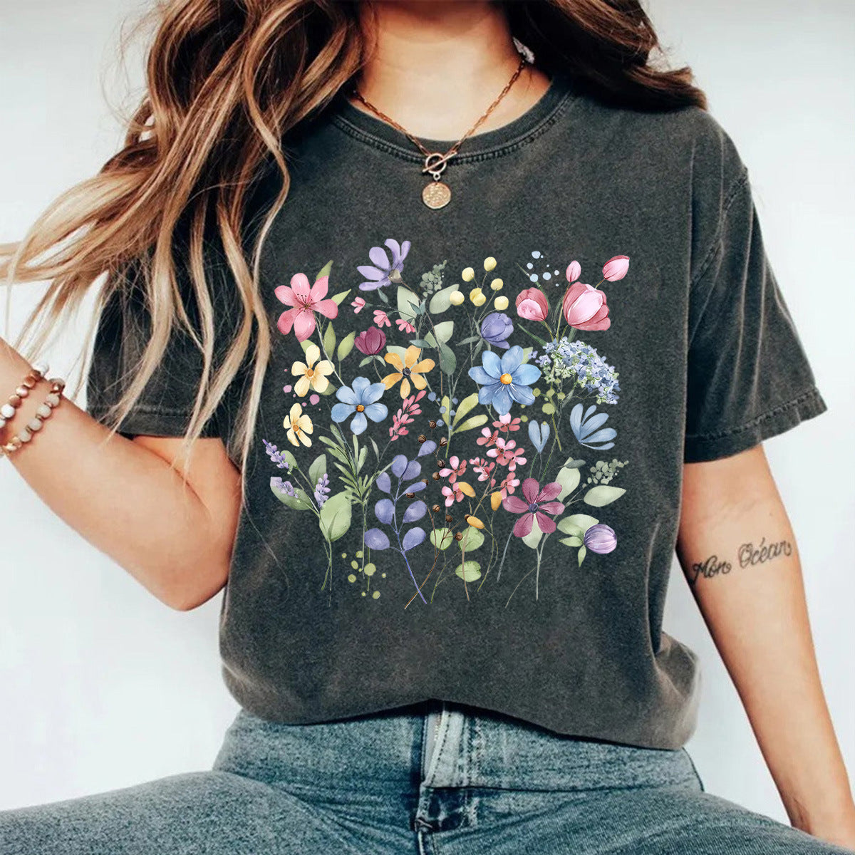 Wash and make old T-shirts with floral patterns