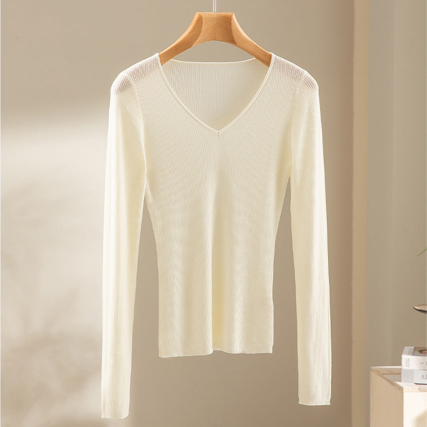 V-neck long sleeved top